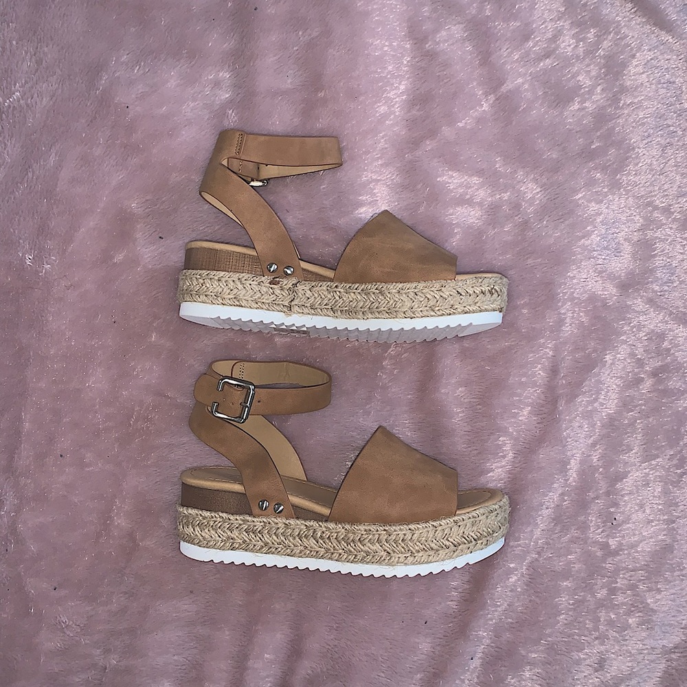 FREE SHIPPING | Platform Sandals